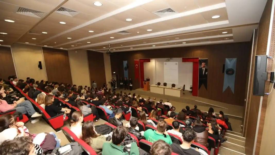 Akdeniz Üniversitesi’nde Çarpıcı Panel 6